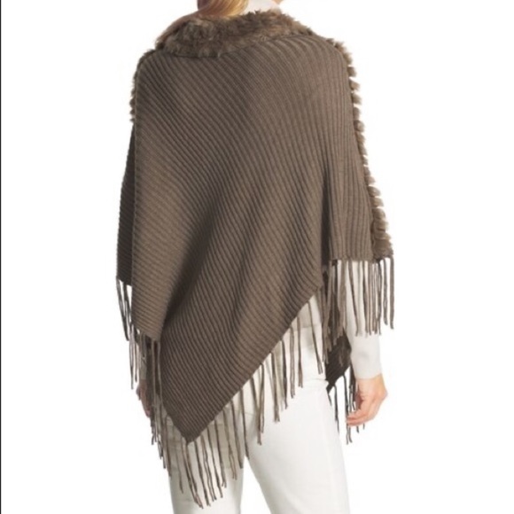 NWT Chico's Taupe Faux Fur Detachable Collar Frayed Poncho, Sz. O/S (One Size) - Picture 3 of 11